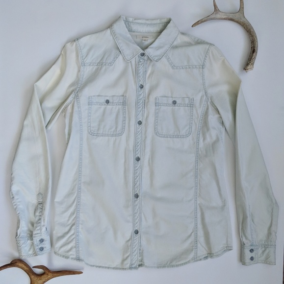 ANTHROPOLOGIE Light Wash Denim Button Down Shirt - Picture 2 of 7